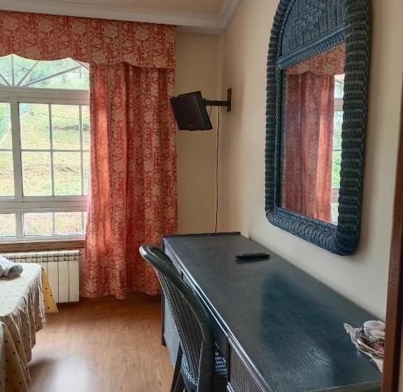 Отель Hostal Cafeteria Chocolate & Menta Redondela