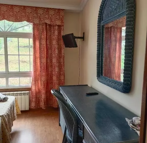 هتل Hostal Cafeteria Chocolate & Menta Redondela