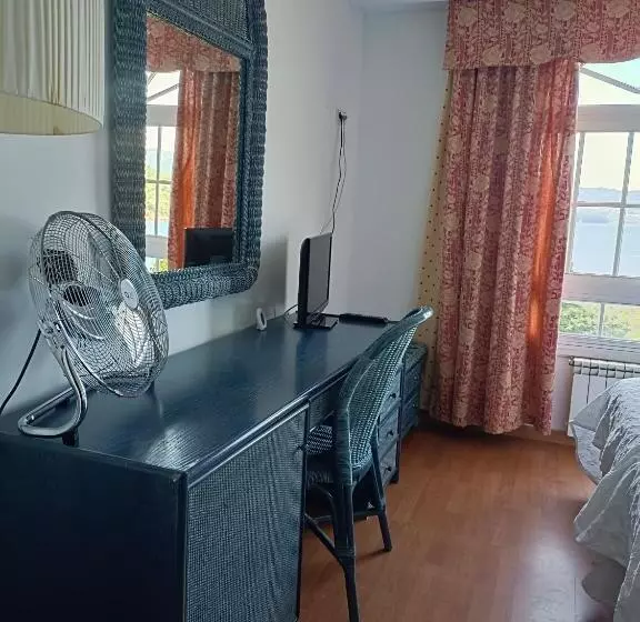 هتل Hostal Cafeteria Chocolate & Menta Redondela