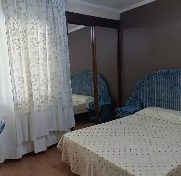 هتل Hostal Cafeteria Chocolate & Menta Redondela