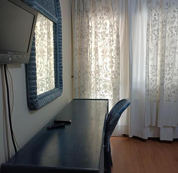 Отель Hostal Cafeteria Chocolate & Menta Redondela