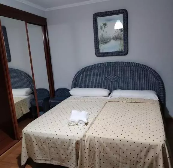 هتل Hostal Cafeteria Chocolate & Menta Redondela