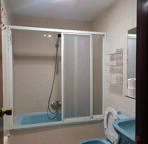 هتل Hostal Cafeteria Chocolate & Menta Redondela