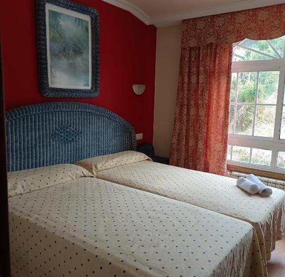 Отель Hostal Cafeteria Chocolate & Menta Redondela