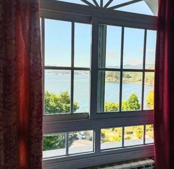 هتل Hostal Cafeteria Chocolate & Menta Redondela