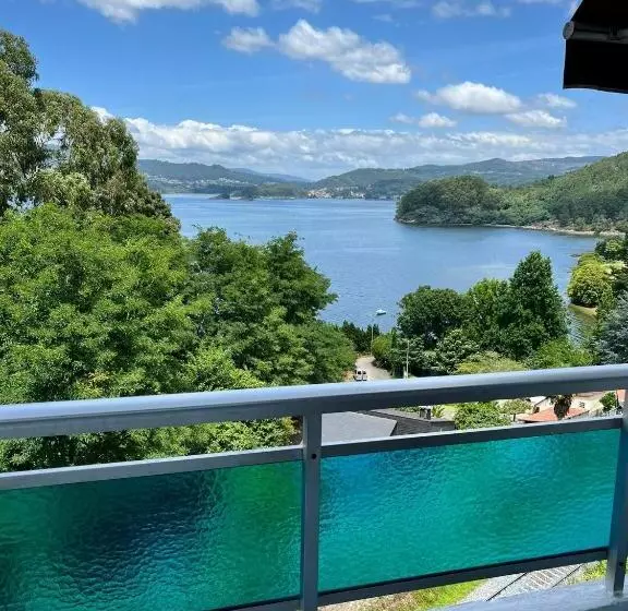 هتل Hostal Cafeteria Chocolate & Menta Redondela