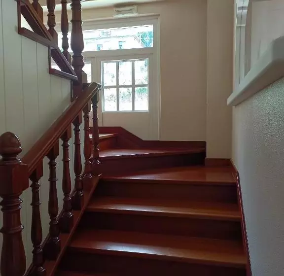 هتل Hostal Cafeteria Chocolate & Menta Redondela