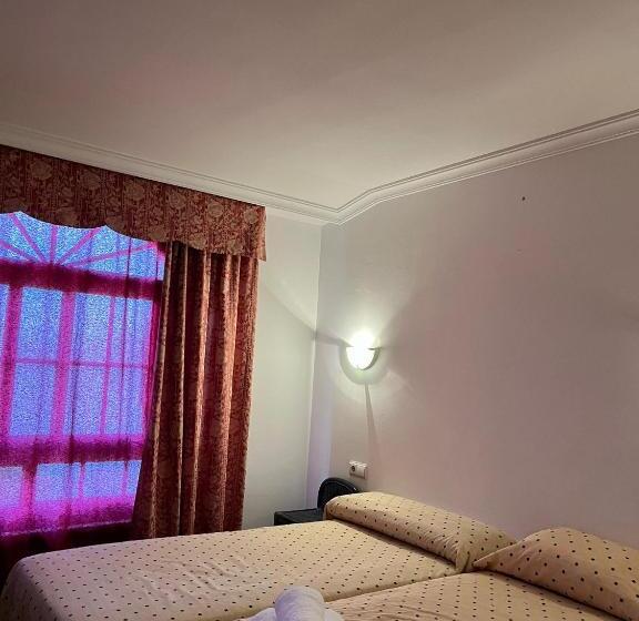 Отель Hostal Cafeteria Chocolate & Menta Redondela