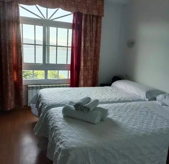 هتل Hostal Cafeteria Chocolate & Menta Redondela