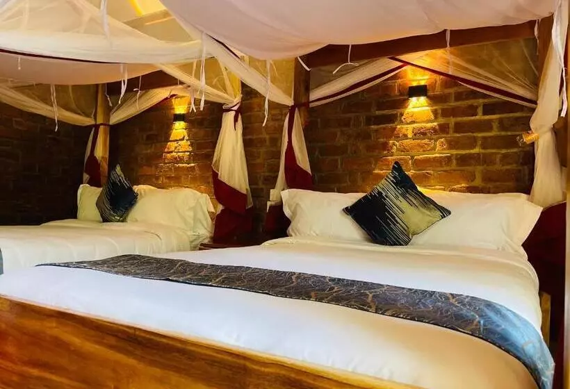 Hotelli Under The Shade Safari Lodge