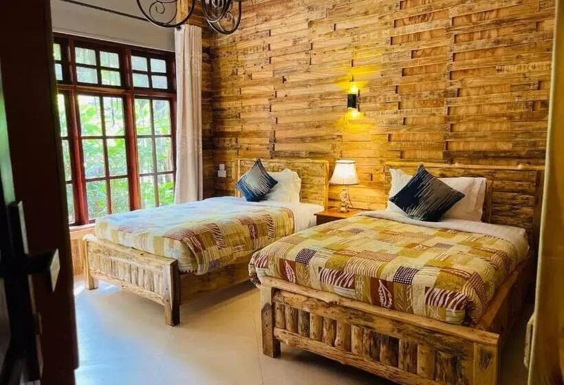 Hotelli Under The Shade Safari Lodge