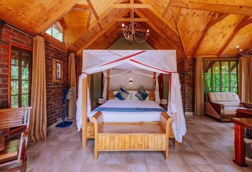 Hotelli Under The Shade Safari Lodge