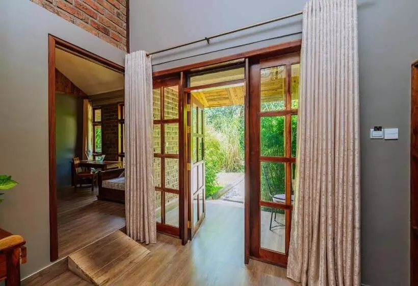 Hotelli Under The Shade Safari Lodge