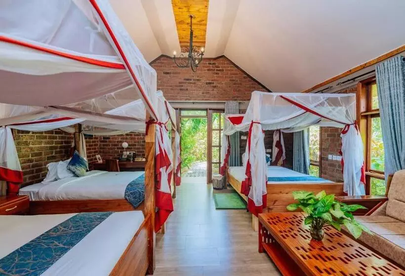 Hotelli Under The Shade Safari Lodge