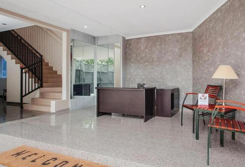 Отель Yutaka Inn Musium Angkut Batu