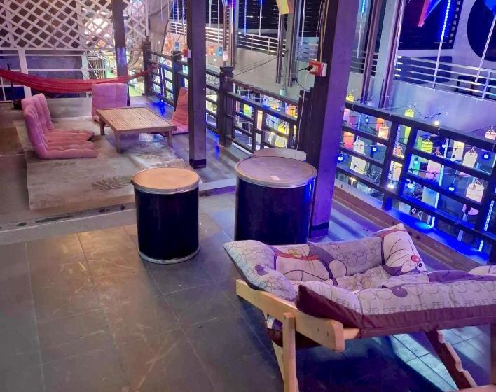 Moonland Bar And Hostel