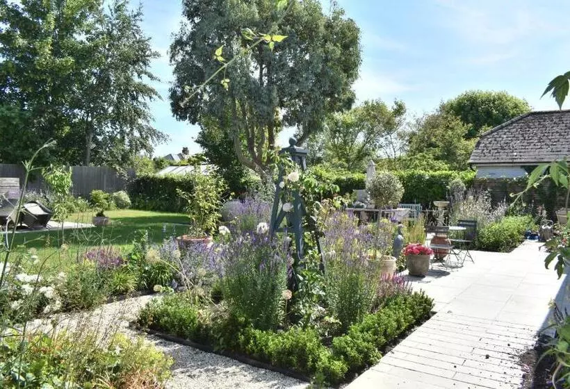 Majatalo Bosham   Private And Self Contained Double Garden Room