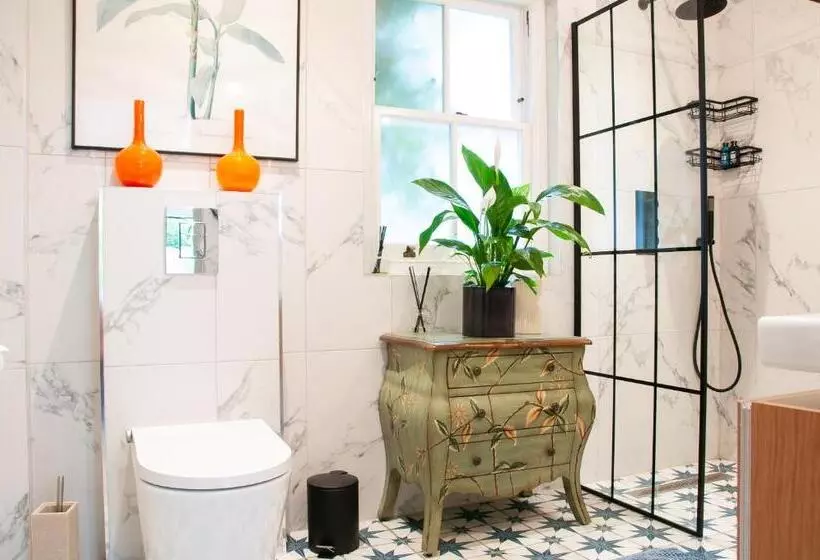 Majatalo Bosham   Private And Self Contained Double Garden Room