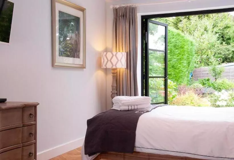 Majatalo Bosham   Private And Self Contained Double Garden Room