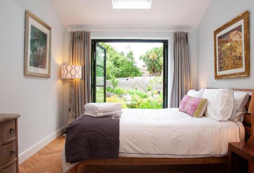 펜션 Bosham Private And Self Contained Double Garden Room