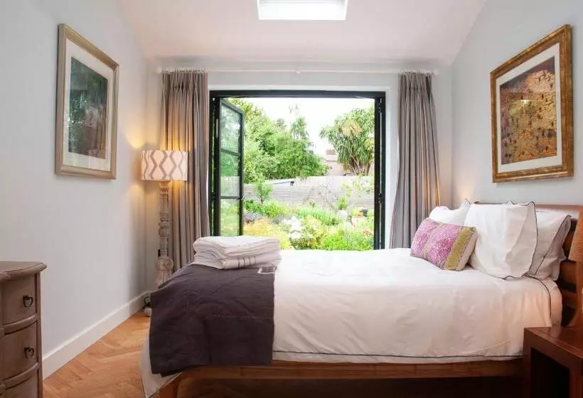 Majatalo Bosham   Private And Self Contained Double Garden Room