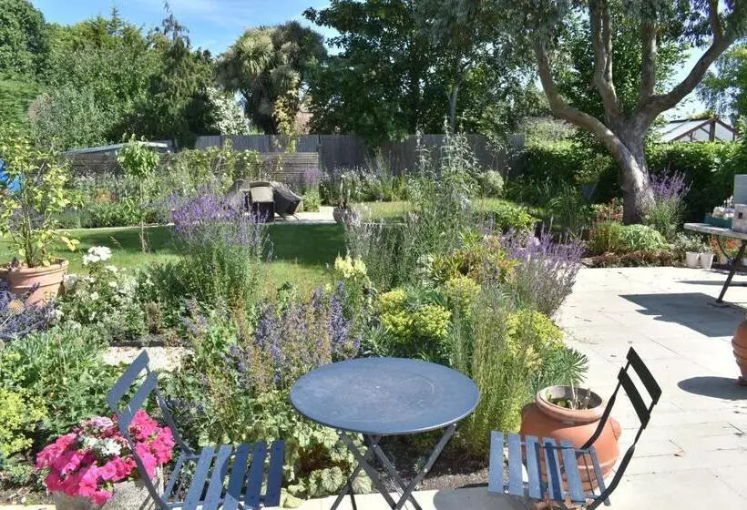 Majatalo Bosham   Private And Self Contained Double Garden Room