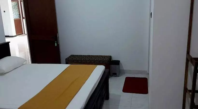 Majatalo Lake Wind Villa Anuradhapura