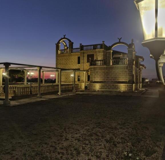 צימר Castlehawk Resort