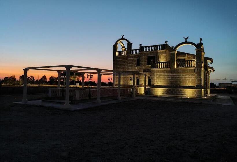 צימר Castlehawk Resort