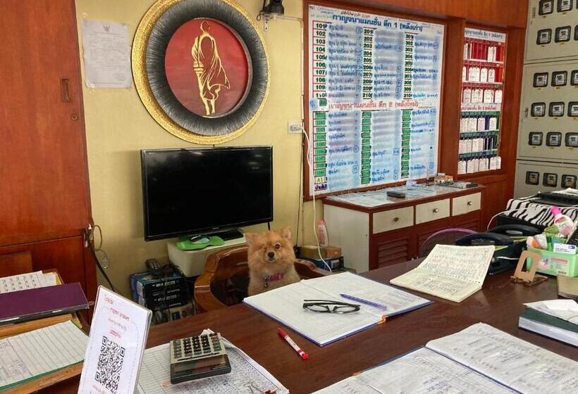 ホテル โรงแรมกาญจนาสกลนคร