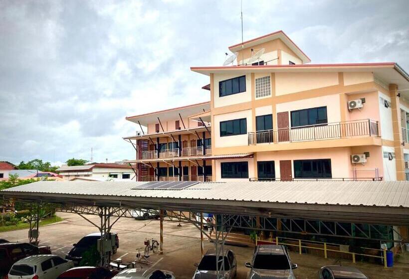 ホテル โรงแรมกาญจนาสกลนคร