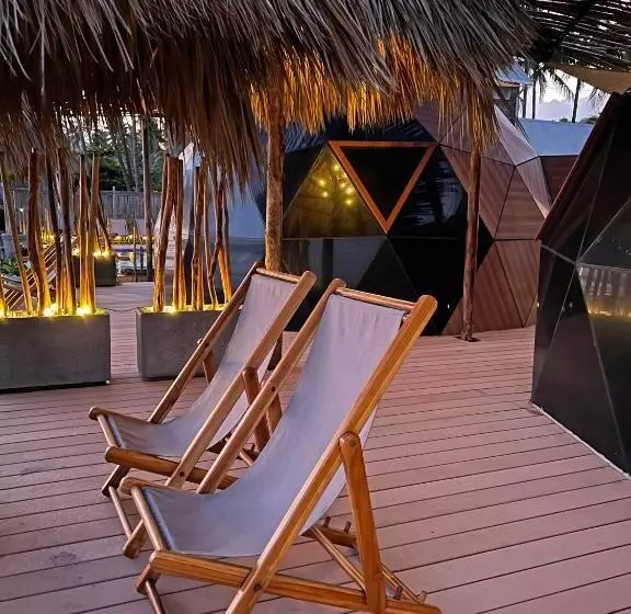 Hotelli Almare Zonte   Beachfront Glamping