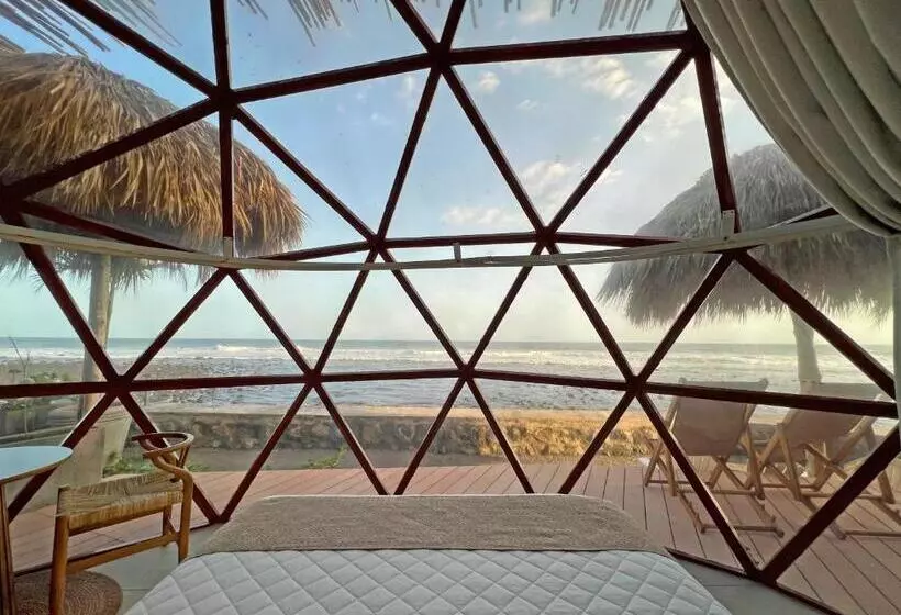 Hotelli Almare Zonte   Beachfront Glamping