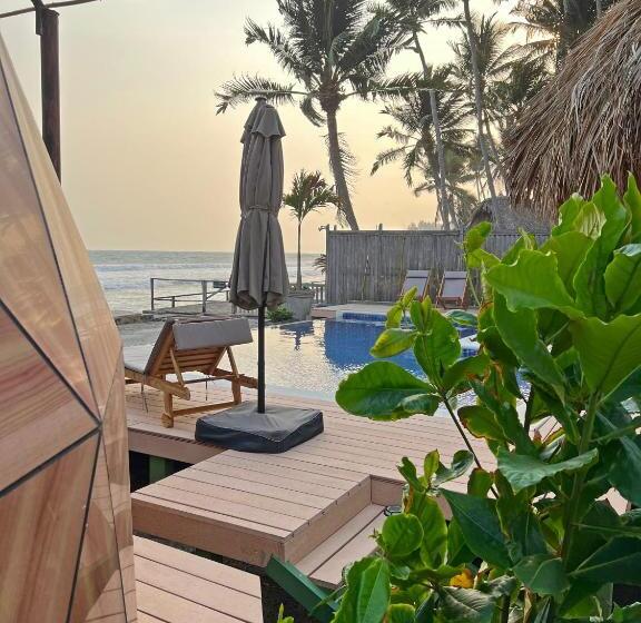 هتل Almare Zonte Beachfront Glamping