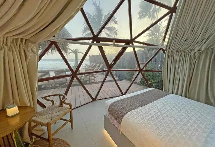 Hotelli Almare Zonte   Beachfront Glamping