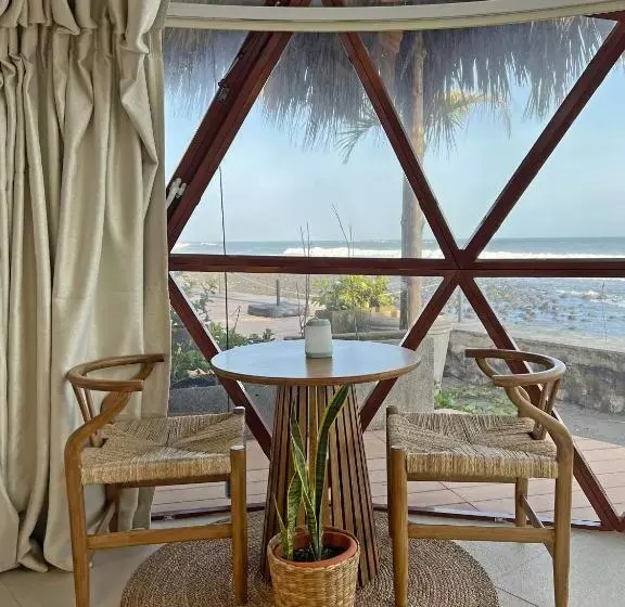 Hotelli Almare Zonte   Beachfront Glamping