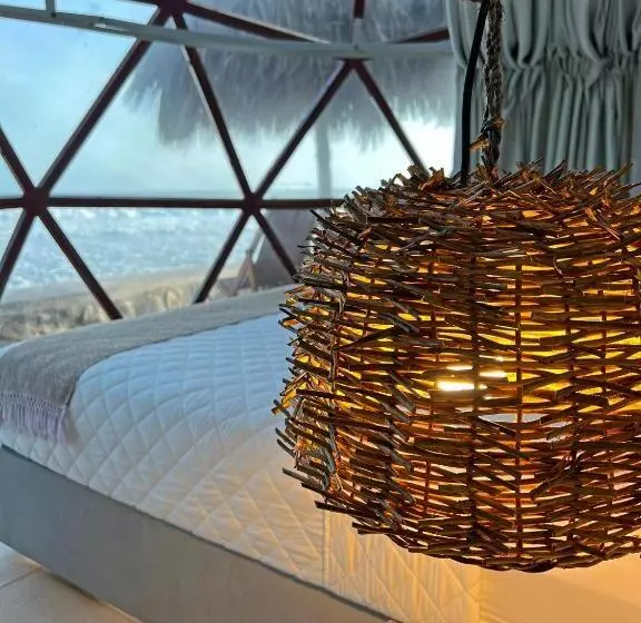 Hotelli Almare Zonte   Beachfront Glamping