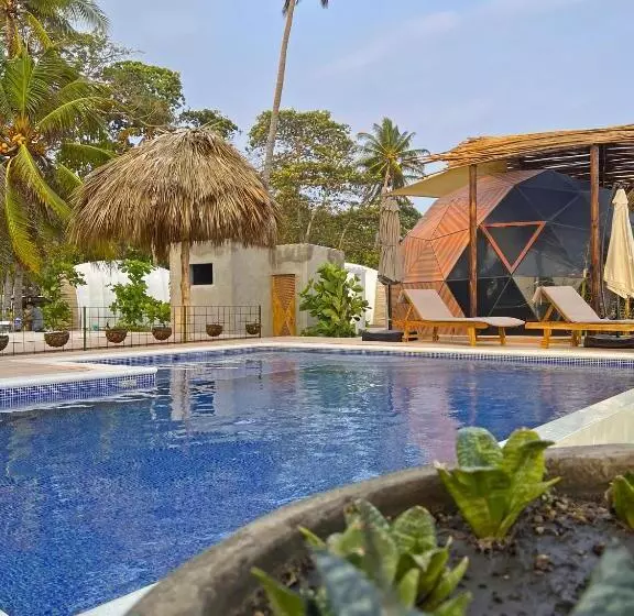 Hotelli Almare Zonte   Beachfront Glamping