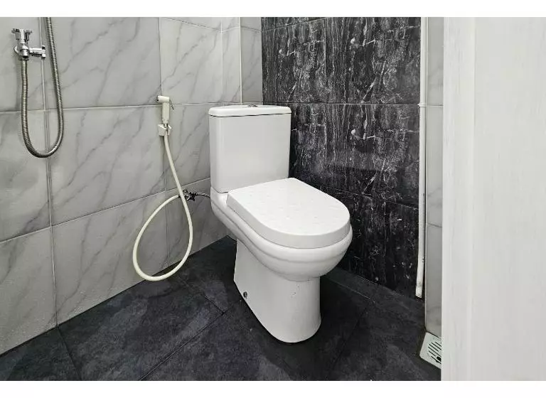 Hotelli Guest House Saqeena Syariah Near Blitar Park Redpartner