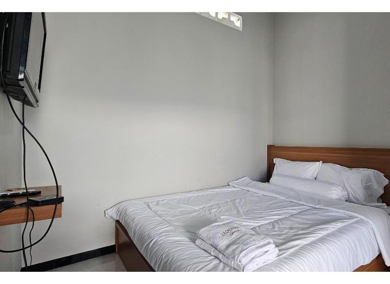 Otel Guest House Saqeena Syariah Near Blitar Park Redpartner