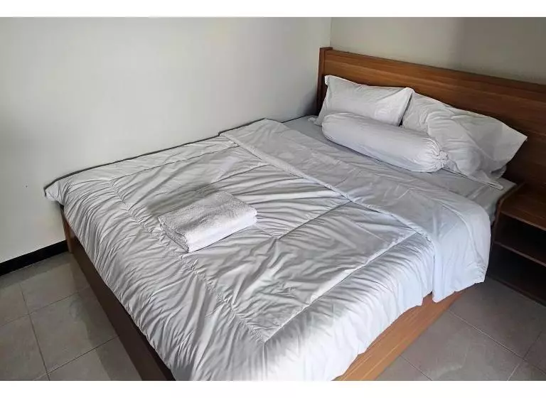 Hotelli Guest House Saqeena Syariah Near Blitar Park Redpartner