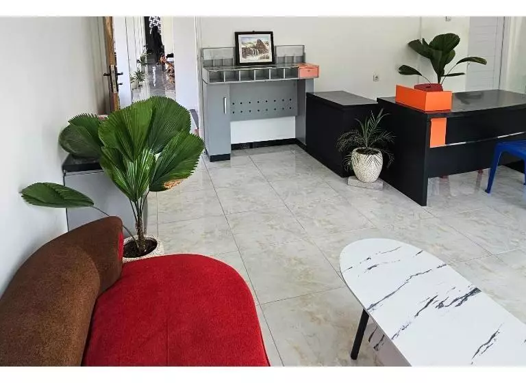 Hotelli Guest House Saqeena Syariah Near Blitar Park Redpartner