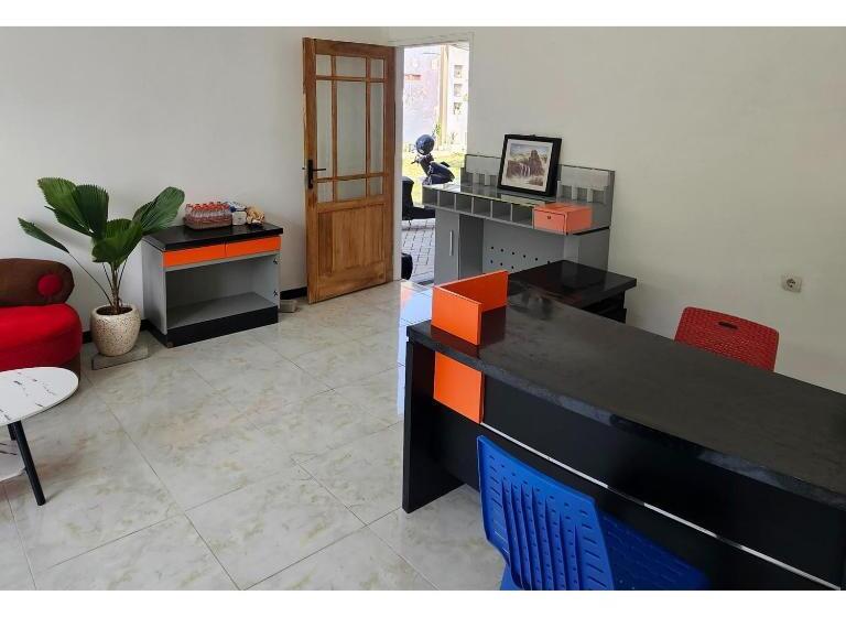 Otel Guest House Saqeena Syariah Near Blitar Park Redpartner