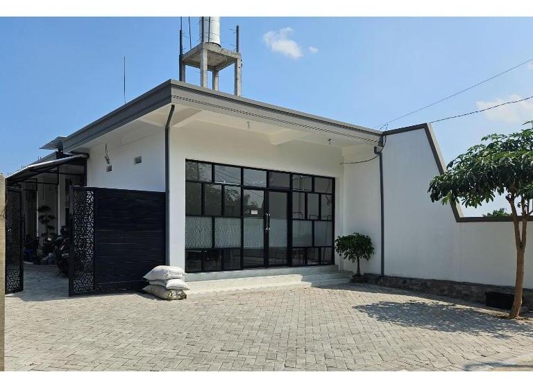 Otel Guest House Saqeena Syariah Near Blitar Park Redpartner