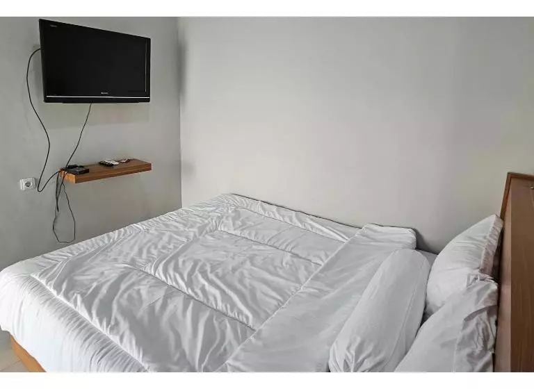 Hotelli Guest House Saqeena Syariah Near Blitar Park Redpartner