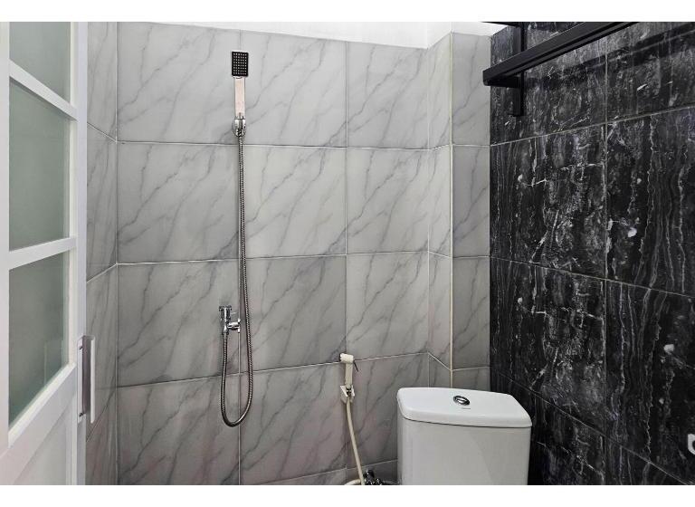 Otel Guest House Saqeena Syariah Near Blitar Park Redpartner