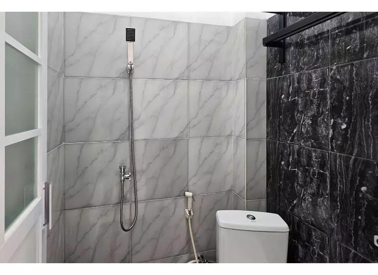 Hotelli Guest House Saqeena Syariah Near Blitar Park Redpartner