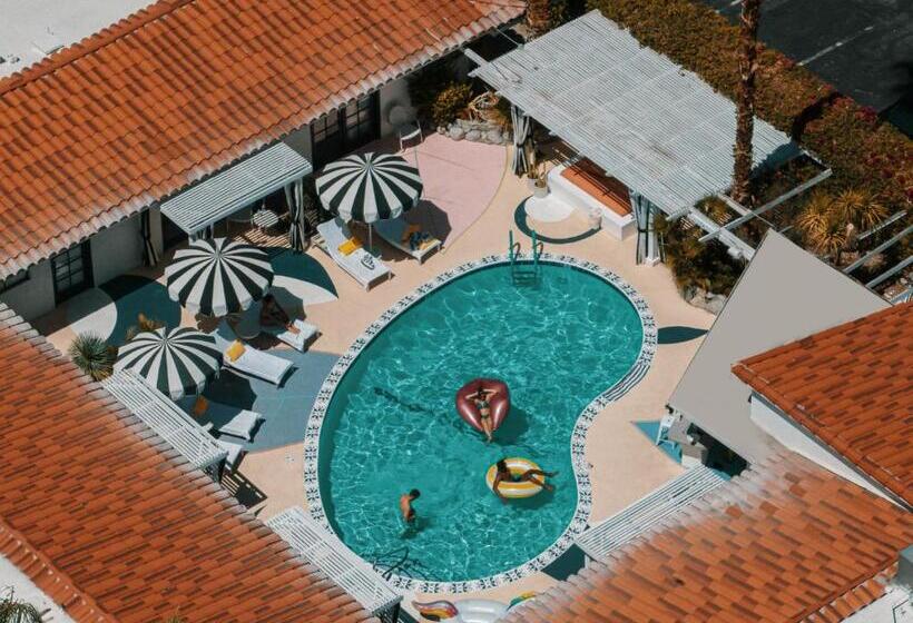 ホテル Old School Hollywood Glam Plus Poolside Adventure