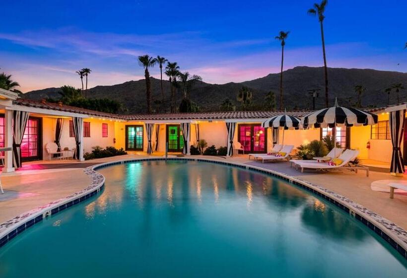 ホテル Old School Hollywood Glam Plus Poolside Adventure