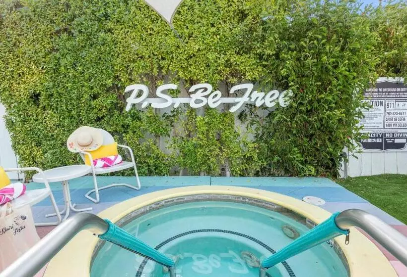 هتل Poolside Architectural Escape Stunning Views